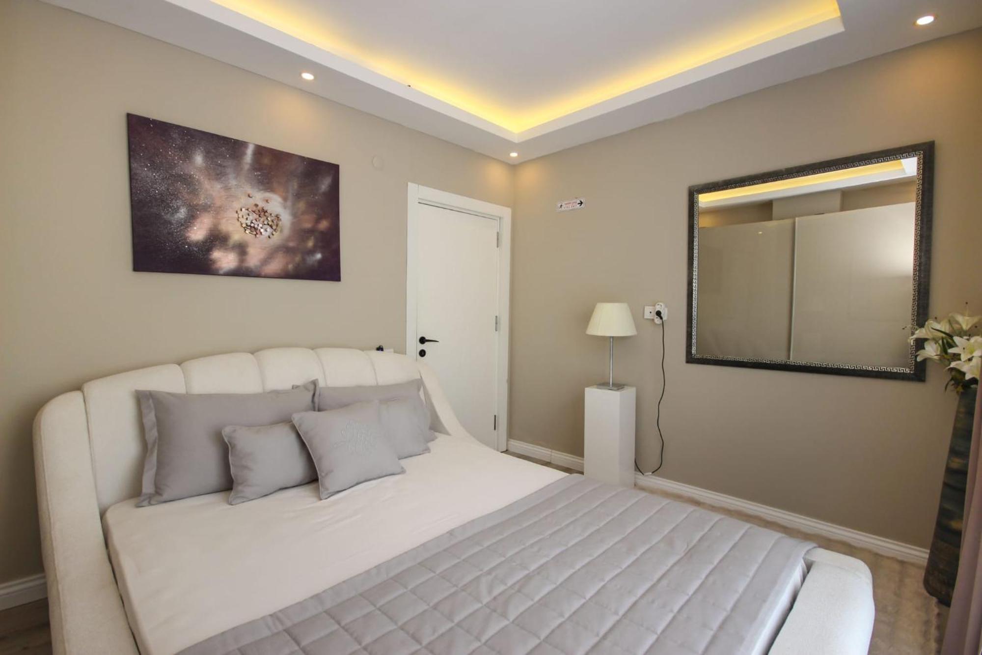 Metropolitan Art Apartment